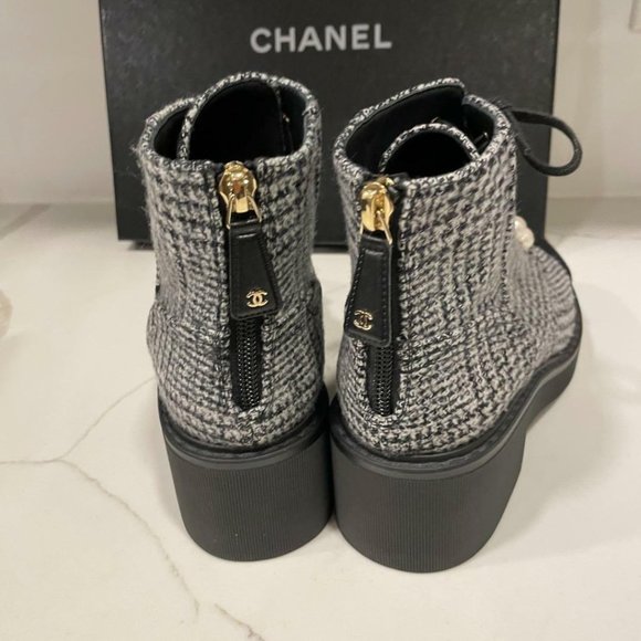CHANEL 20B Tweed Fabric Cap Toe Pearl Lace Up Ankle Bootie Boots Shoes - Picture 5 of 12